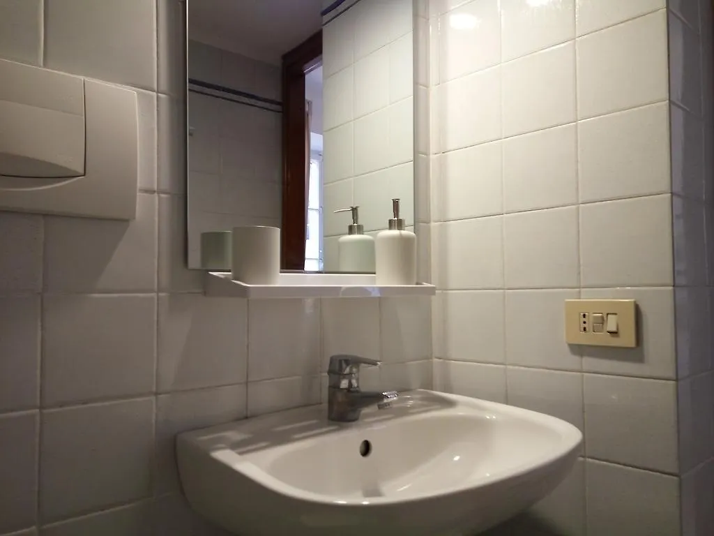 Roman Apartment In Via Cavour Italy